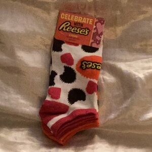 ❤️NWT Reeses 2 Pairs Of Colorful Socks Closet Must Have ❤️